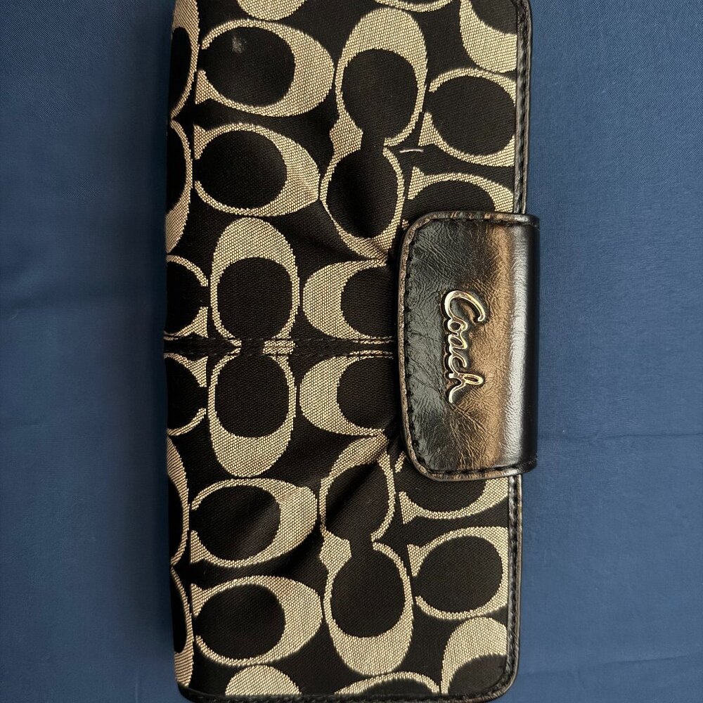 Classic Coach logo canvas/leather wallet snap closure with zipper pocket inside